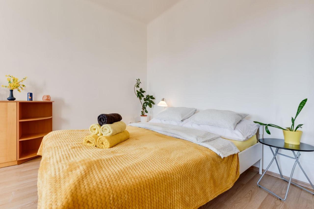 Sunshine Apartment Near The City Center Прага Экстерьер фото