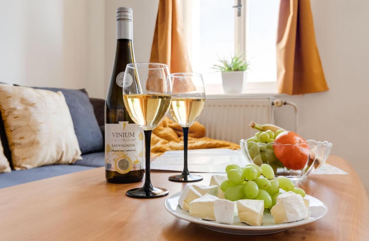 Sunshine Apartment Near The City Center Прага Экстерьер фото