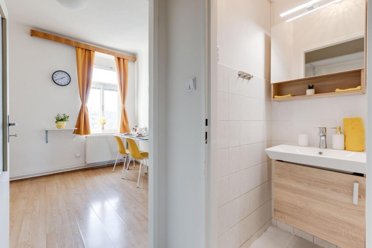 Sunshine Apartment Near The City Center Прага Экстерьер фото