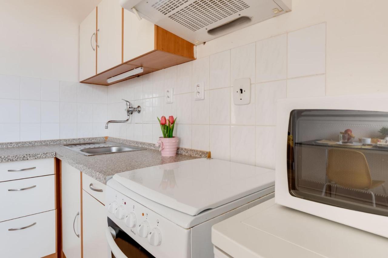 Sunshine Apartment Near The City Center Прага Экстерьер фото